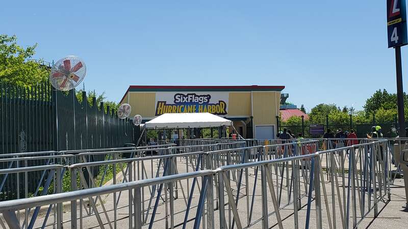 Six Flags Hurricane Harbor Chicago's entrance on its first day as a separate park. There is a banner which served as a placeholder for the sign.