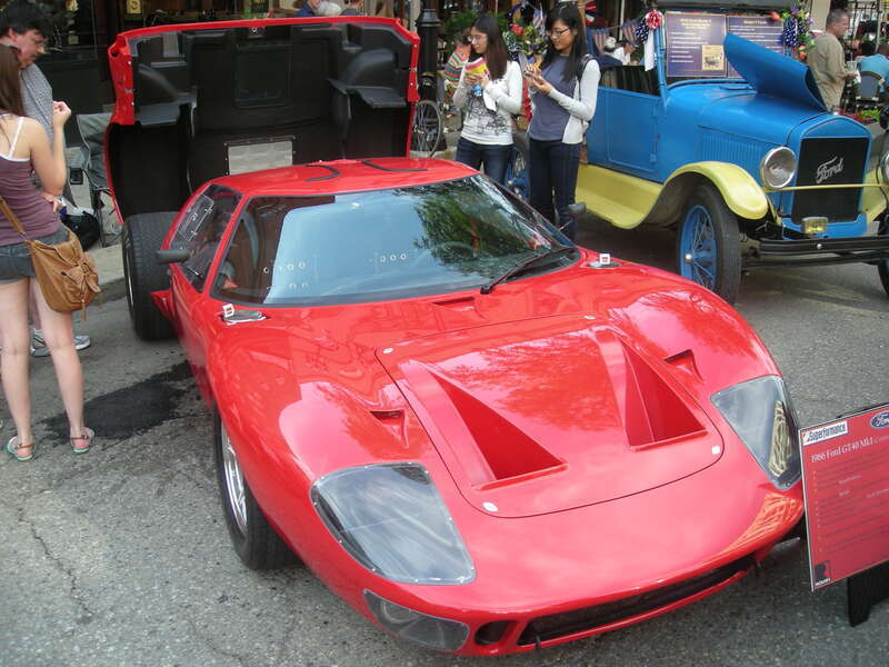 A 1966 Ford GT40 Mk I replica at the 2014 Rolling Sculpture Car Show in Ann Arbor, Michigan (United States).