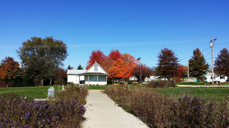 From Wkipedia:
en.wikipedia.org/wiki/American_Gothic_House
The American Gothic House, also known as the Dibble House, is a house in Eldon, Iowa, designed in the Carpenter Gothic style with a distinctive upper window. It was the backdrop of the 1930
