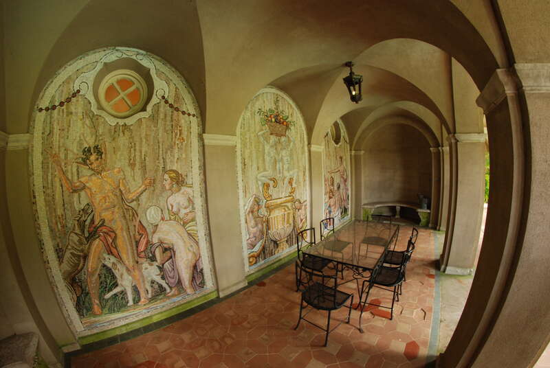 An enclave at Dumbarton Oaks where a guy was making dumb jokes