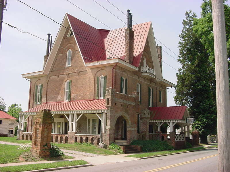 Kernersville (Forsyth County, N.C.)
Körner's Folly (pronounced &quot;kerner&quot;) was started in 1878 by Jule Gilmer Körner in an effort to create a combination bachelor's quarters, artists studio, office, billiard and ballroom, carriage house and