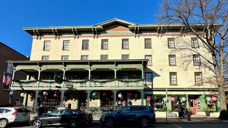 The Lambertville House in Lambertville, New Jersey. Contributing property of the Lambertville Historic District. 





This is an image of a place or building that is listed on the National Register of Historic Places in the United States of America.