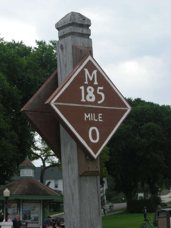 An M-185 mile marker on Mackinac Island, Michigan (United States).