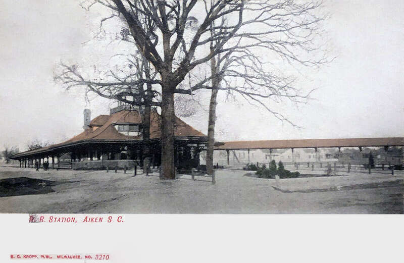 Photomechanical print (postcard) 
Undivided back 
No 3210 

Original station was demolished, but a replica was built in 2010.