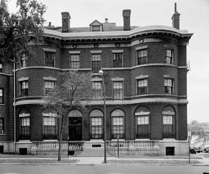 Bryan Lathrop House,  120 East Bellevue Place, Chicago (Cook County, Illinois) - correct version




This file comes from the Historic American Buildings Survey (HABS), Historic American Engineering Record (HAER) or Historic American Landscapes