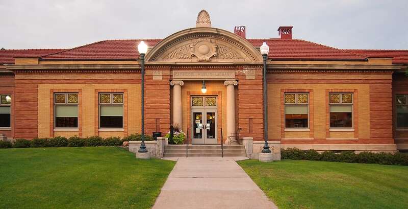 Original 1902 façade of Stillwater Public Library (now the rear 4th St Entrance), flanked by expansions built in the early 1970s.  Viewed from the west-southwest.