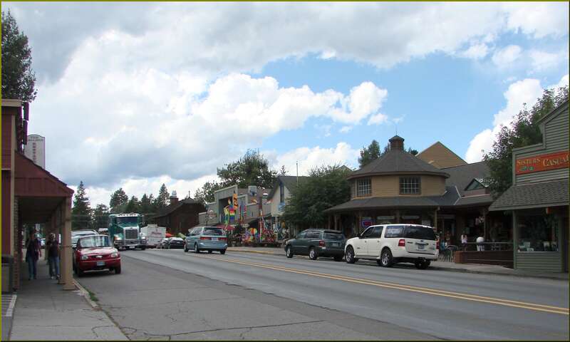 (1 in a multiple picture set)
Just a small portion of the many shops to be found in Sisters, OR.  Besides the wonderful scenery around the town, it has become a destination for shoppers who crowd the stores in the daytime.  But supper time, the