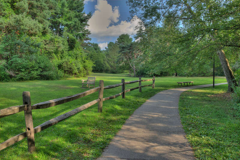 15-23-0429: walkway to minuteman visitor center