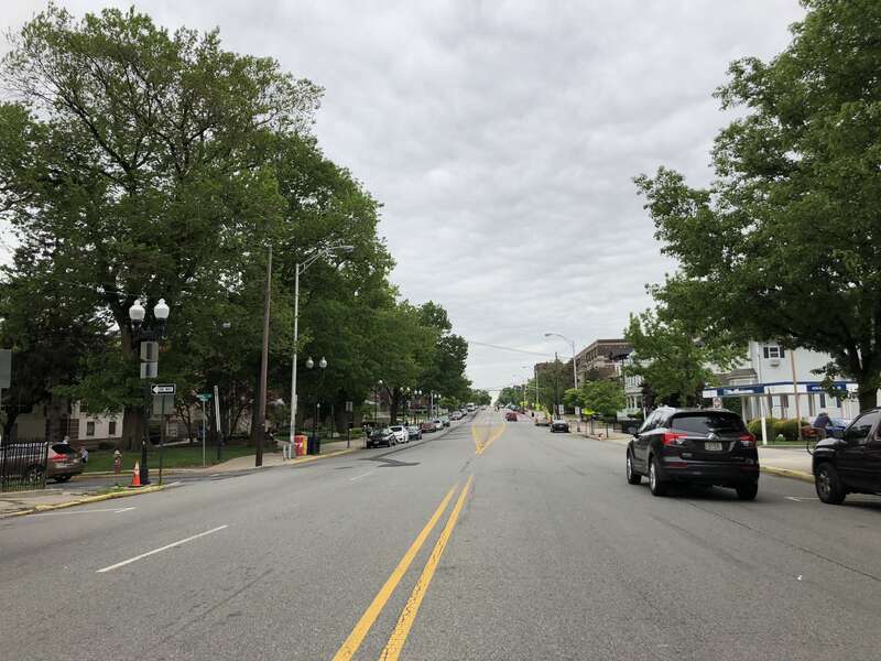 View south along New Jersey State Route 171 and Middlesex County Route 691 (Livingston Avenue) at New Street in New Brunswick, Middlesex County, New Jersey