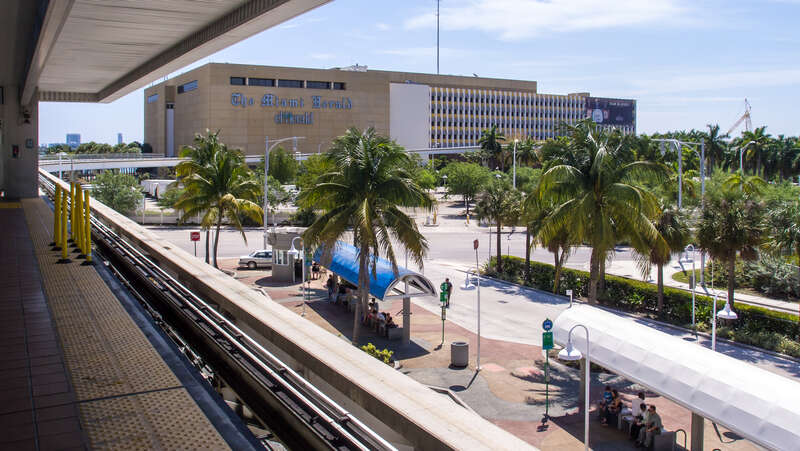 platform and surroundings of the Adrienne Arsht Center people mover station