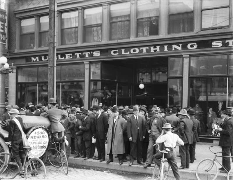 Caption: Crowd at Mullett's Store Watching For Dolly Dimples, 28 October 1909. Published in Salt Lake Herald-Republican, 1909. Approximate location: 41–47 West 200 South, Salt Lake City