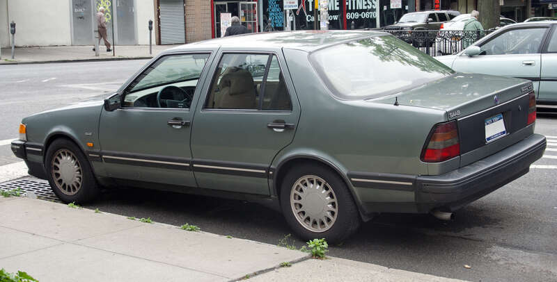 Late 1990 Saab 9000 CD, one of the first naturally aspirated CDs to be sold in the US. It has the 150 hp B234I fuel injected inline-four, coupled to a four-speed automatic