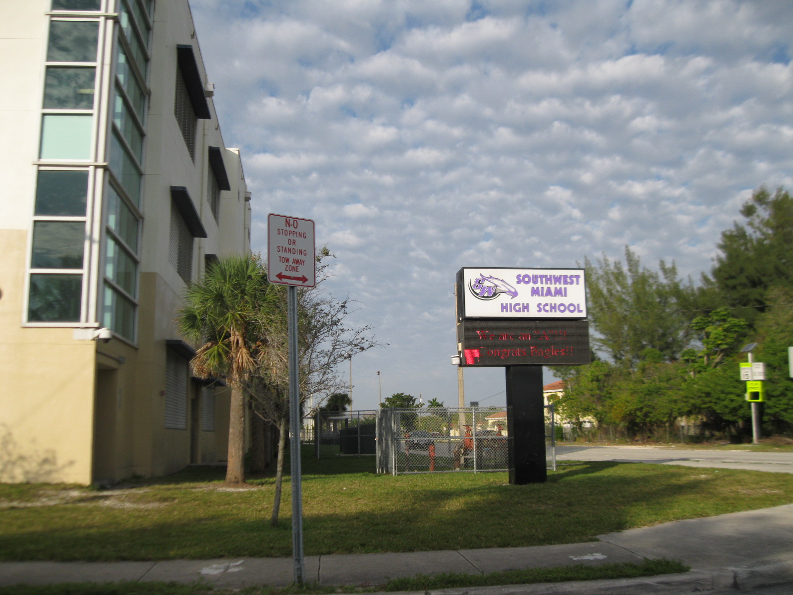 -A LA ESCUELA HAY QUE LLEGAR PUNTUAL-