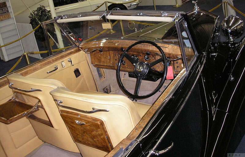 1948 Rolls Royce Silver Wraith James Young Drophead

Imperial Palace, Las Vegas, 03/2007