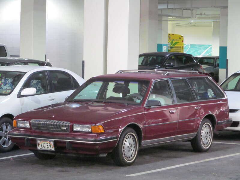 A tidy old Buick wagon that actually manages to look reasonably smart in this burgundy colour and with those alloys. Seen in the undercover car park at the world famous gigantic Ala Moana Mall in Honolulu.