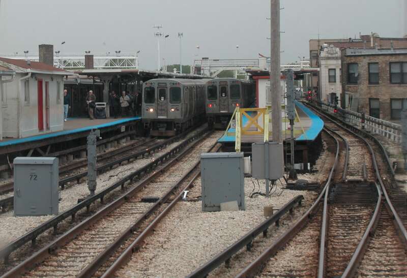 20050513 11 CTA L @ Howard St.