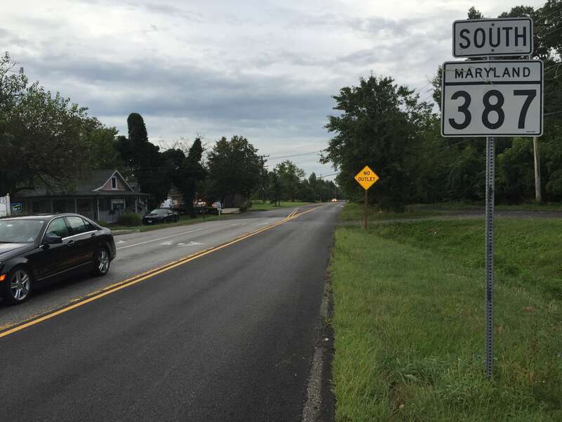 View south along Maryland State Route 387 (Spa Road) at Forest Drive in Annapolis, Anne Arundel County, Maryland
