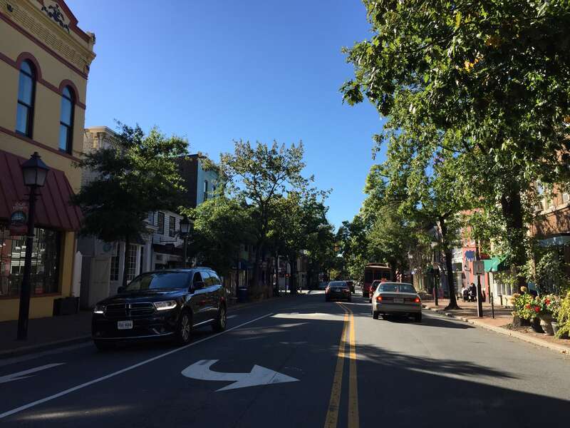 View west along Virginia State Route 7 (King Street) between U.S. Route 1 northbound (Patrick Street) and U.S. Route 1 southbound (Henry Street) in Alexandria, Virginia