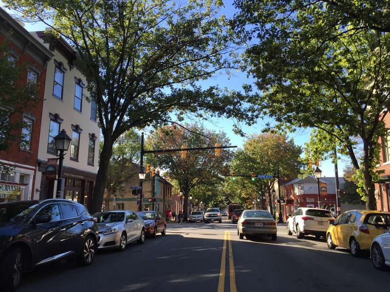 View west along Virginia State Route 7 (King Street) between Fayette Street and Payne Street in Alexandria, Virginia