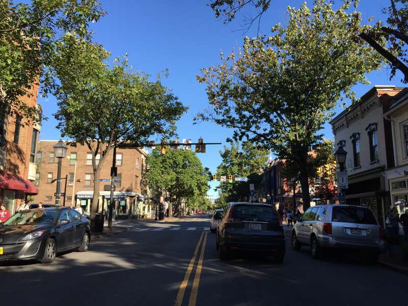 View east along Virginia State Route 7 (King Street) between Fayette Street and U.S. Route 1 southbound (Henry Street) in Alexandria, Virginia