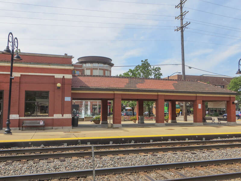 20170720 07 Metra station, Downers Grove, Illinois