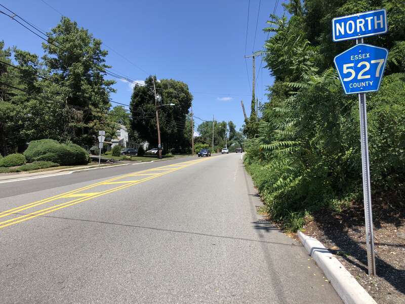 View north along Essex County Route 527 (East Cedar Street) just north of Essex County Route 508 (Northfield Road) in Livingston Township, Essex County, New Jersey