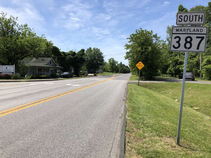 View south along Maryland State Route 387 (Spa Road) at Forest Drive in Annapolis, Anne Arundel County, Maryland