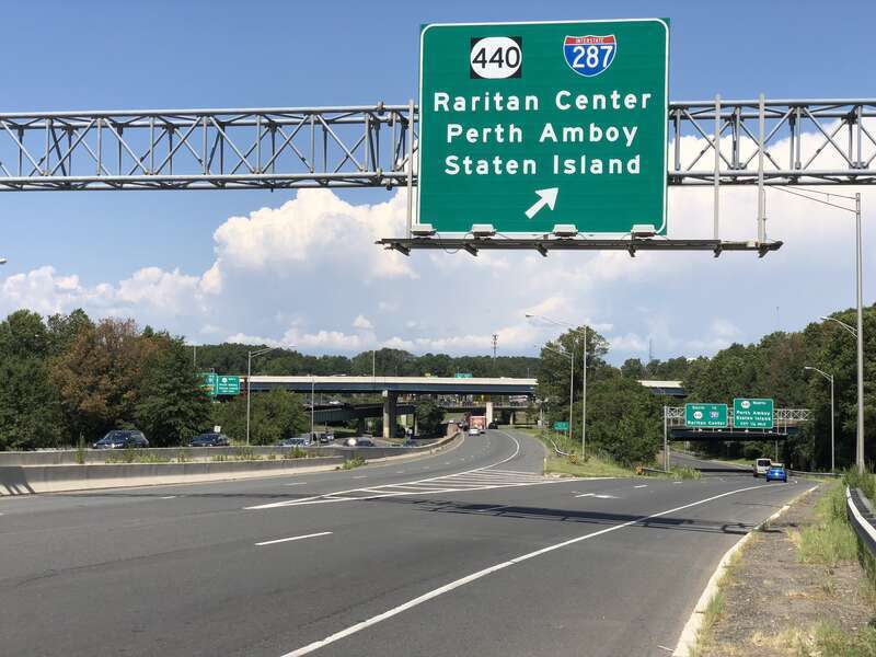View north along U.S. Route 9 at the exit for New Jersey State Route 440/Interstate 287 (Raritan Center, Perth Amboy, Staten Island) in Woodbridge Township, Middlesex County, New Jersey