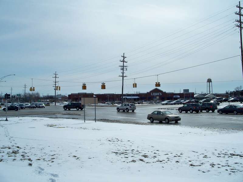 I figured since I was in the area that I would get a picture of this signal.  The admin for one of my groups is a big fan of dual left turn lanes for some reason. :P