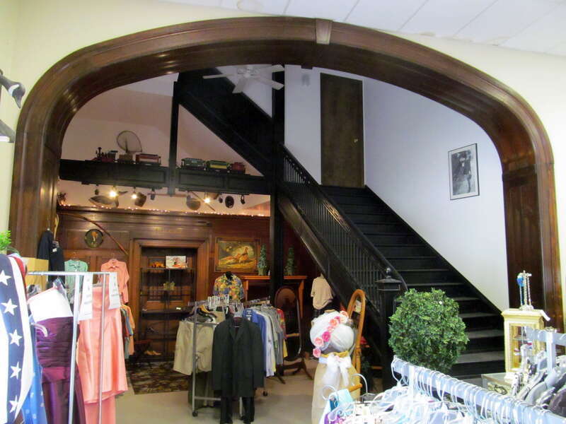 Archway inside the former Clinton station in May 2017