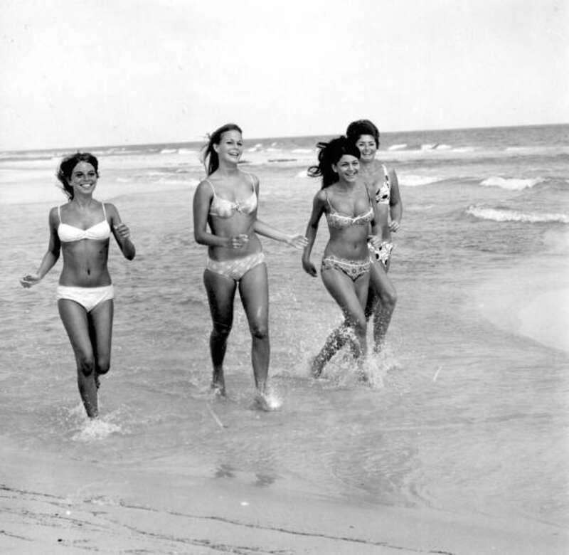 Persistent URL: www.floridamemory.com/items/show/84827
Local call number: C674080
Title: Bikini models running on the beach: Pensacola, Florida
Date: 1969
Physical descrip: 1 photoprint - b&amp;amp;w - 3 x 3 in.
Series Title: Department of Commerce