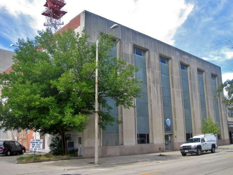 Central Union Telephone Company in the West Downtown Rockford Historic District (1942). Originally built c. 1915, it was exetensively remodeled in 1942.






This is an image of a place or building that is listed on the National Register of Historic