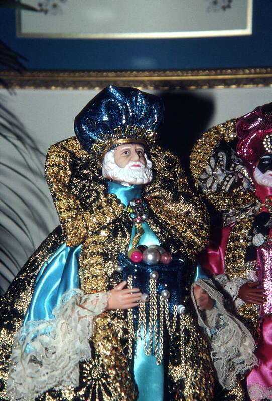 Local call number: fa3007
Title: Christmas Doll Decorations by Retired Milliner Lottie Wojtkiewicz: Boynton Beach, Florida
Personal Author: Rosenberg, Jan, Collector
Date: October 1, 1987
Physical descrip: 1 slide: col. 
Series Title: Florida