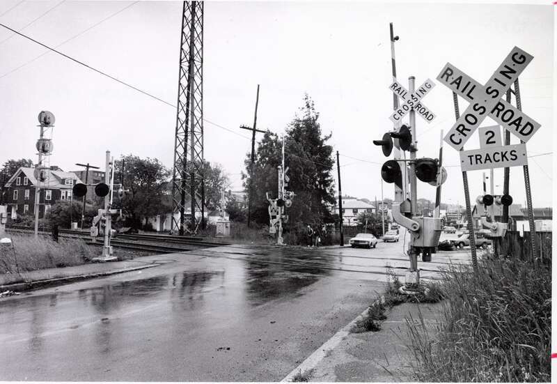 The Congress Street grade crossing in Beverly in June 1984