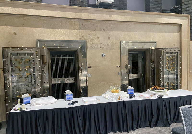 First National Bank of Mankato
Now part of the Mankato Civic Center, the Mayo Clinic Health System Event Center.

Mankato, Minnesota, USA