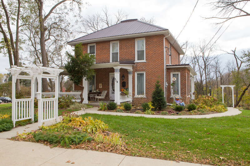 George W. and Mary J. (Maxwell) Robinson House
