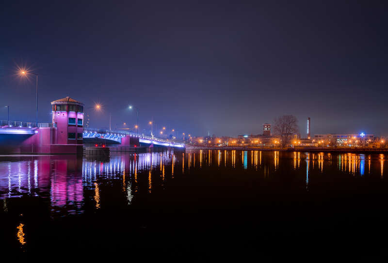 Main Street Bridge and the Titletown Brewery in Downtown Green Bay