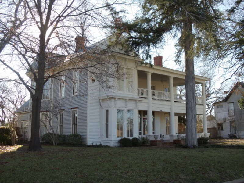 House at 418 North College Street