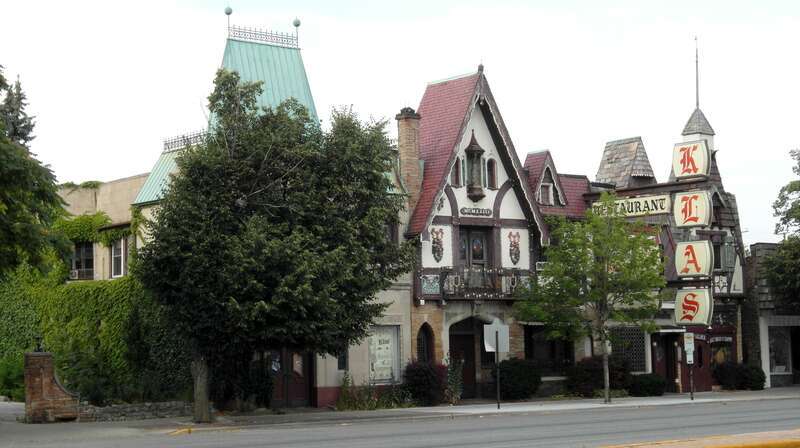 Klas restaurant at 5734 W. Cermak Road, Cicero, Illinois in 2017