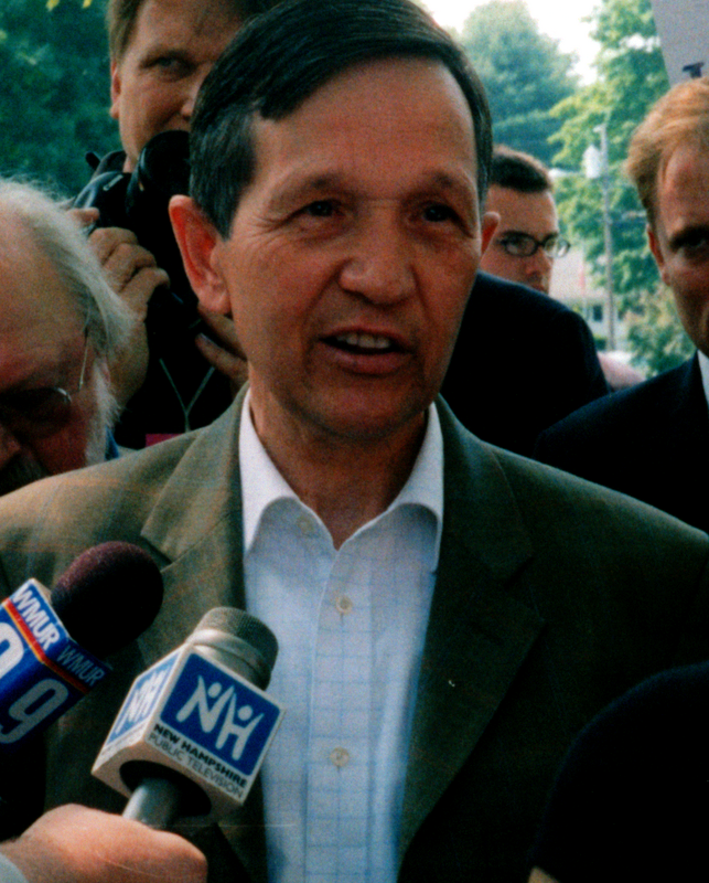Presidential candidate Dennis Kucinich holds a press conference outside the 2007 NH Democratic Party convention.