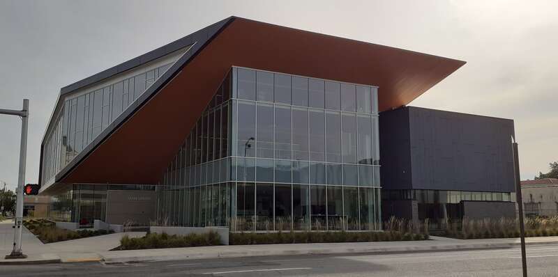 Main Library viewed from West 6th Avenue, Pine Bluff, Arkansas.