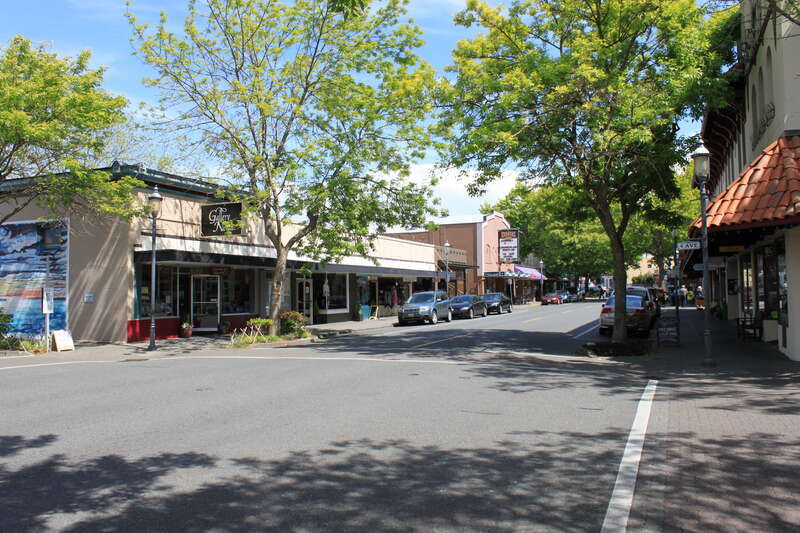 Looking east on Main Street from 4th Avenue, in downtown Edmonds, Washington.