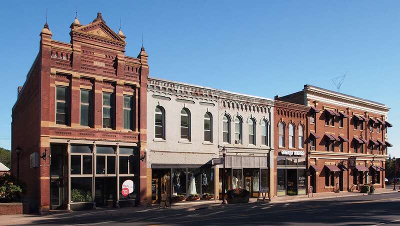 North Front St Commercial District, 313–301 N Riverfront Dr, Mankato, Minnesota, USA. Viewed from the northwest.