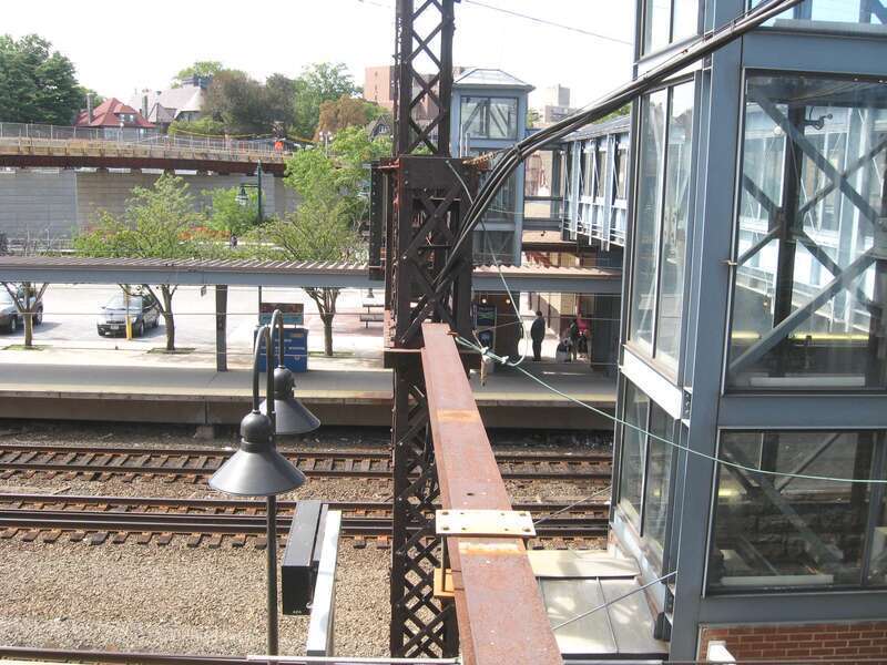 Looking northwest at southbound platform of en:New Rochelle (Metro-North station) on a sunny midday