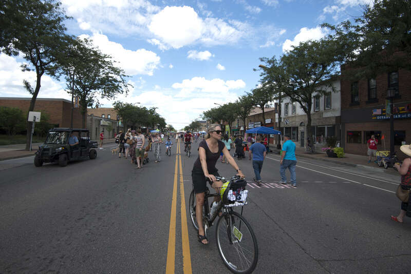 Minneapolis, Minnesota
August 7, 2016
Open Streets Minneapolis temporarily closes major thoroughfares to car traffic and opens them up for walking, biking, skating, and other active transportation. One goal is giving Minneapolis residents an