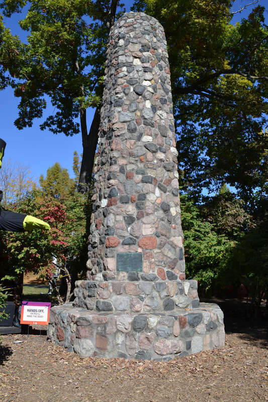 Peoria Zoo Peoria County Old Settlers and Historical Association Monument