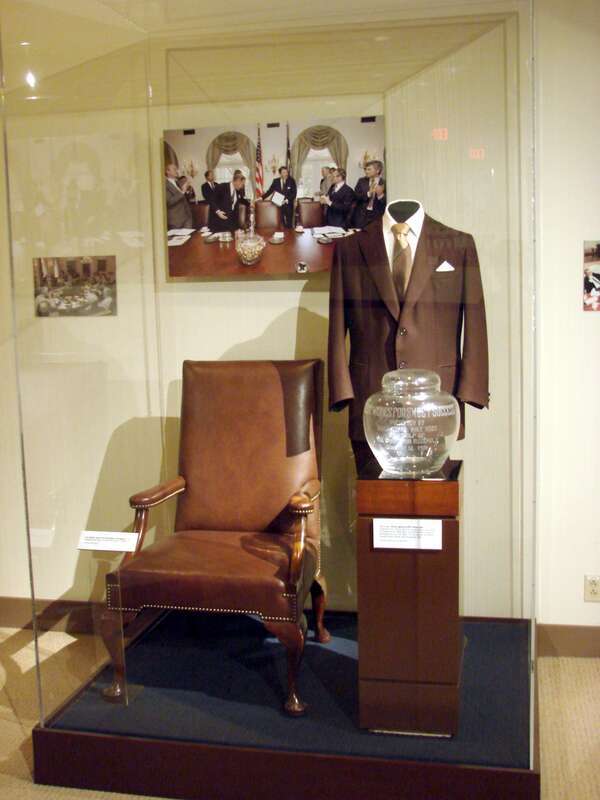 (1 in a 8-picture set)
This is a typical display at the museum.  I was surprised that the suit did not appear to be as large as the man I remembered.