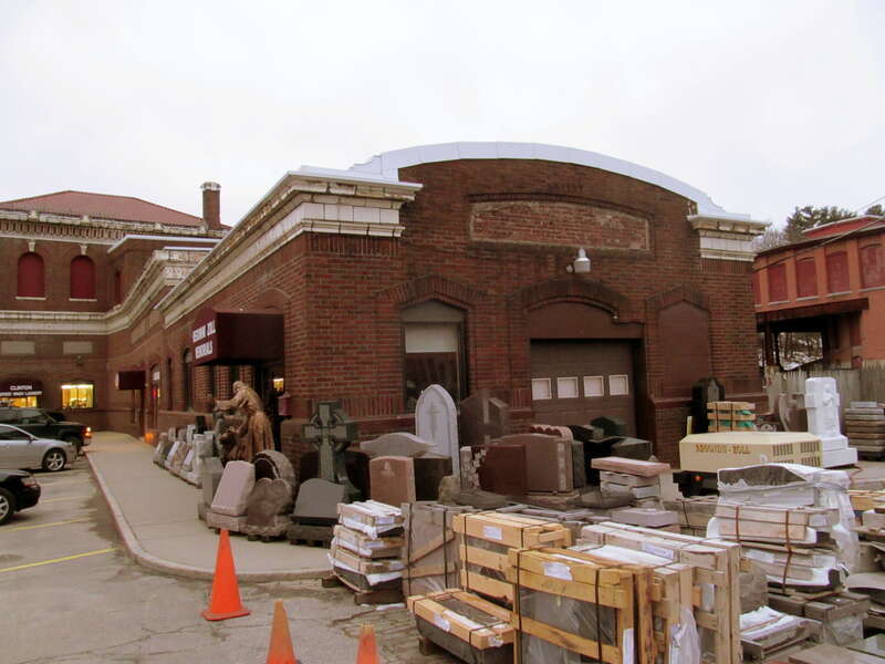 A memorial carver occupies the north section of Clinton station in January 2016