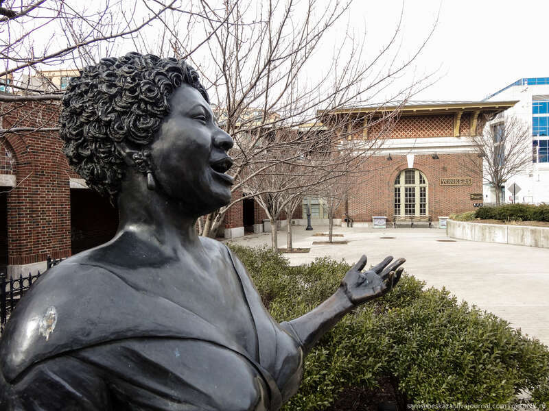 Image by Dennis Fraevich, requiring further identification/categorization.