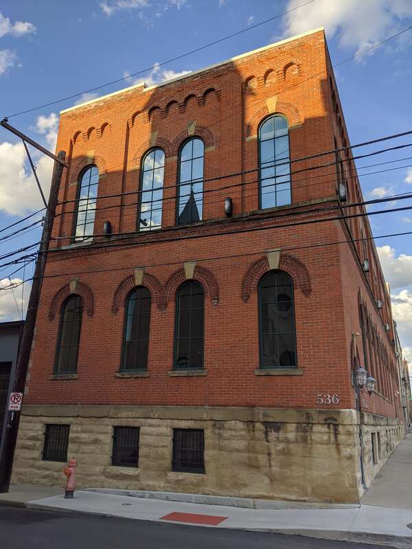 Schlee Brewery Historic District‎ contributing property.